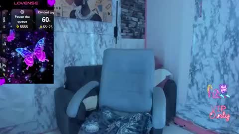 Snapshot of mariana_galviz chatting on 06/11/26, 12:19 Mariana online show from 06/11/26, 12:19