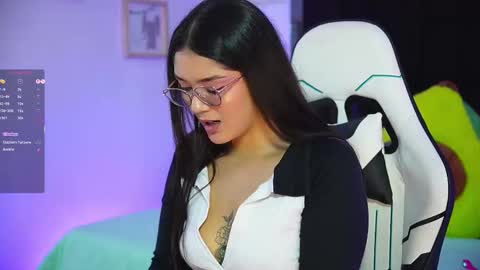 Snapshot of mariana_monroe04 chatting on 09/18/25, 07:05 Mariana  online show from 09/18/25, 07:05