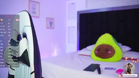 Snapshot of mariana_monroe04 chatting on 09/23/25, 07:06 Mariana  online show from 09/23/25, 07:06