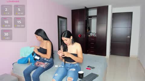 MARIANA Y VALENTINA online show from 12/05/25, 11:30