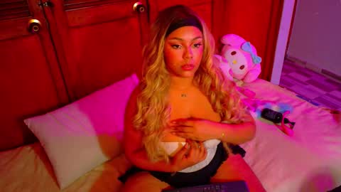 Mariana Prada online show from 11/23/25, 06:13