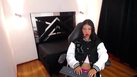 Mariana online show from 11/24/25, 04:01