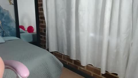 marianasmiith_ online show from 09/12/25, 11:54