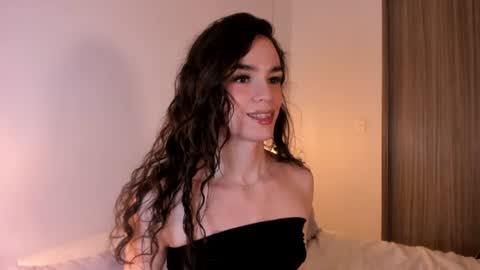 Snapshot of marianasynn_ chatting on 06/25/26, 12:21 online show from 06/25/26, 12:21