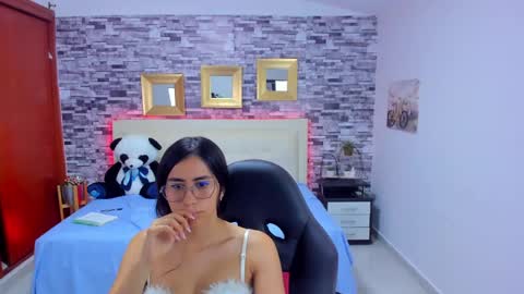 Mariana online show from 01/22/25, 01:10