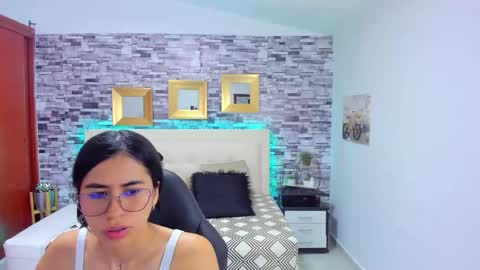 Mariana online show from 02/15/25, 08:11