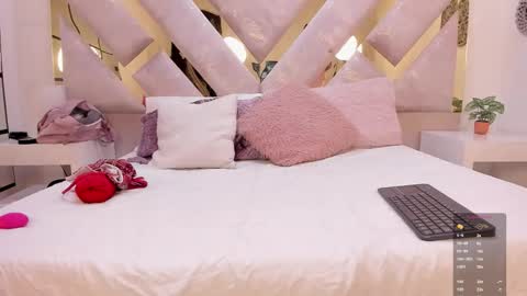 Snapshot of marianee_rousse chatting on 10/30/25, 10:32 Marianee Rousse online show from 10/30/25, 10:32