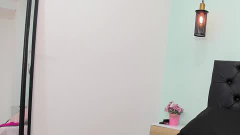 Snapshot of marianee_rousse chatting on 11/01/25, 12:51 Marianee Rousse online show from 11/01/25, 12:51