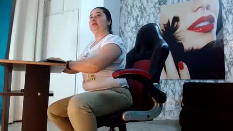 Snapshot of mariani_smith chatting on 10/05/25, 11:41 Mariani online show from 10/05/25, 11:41