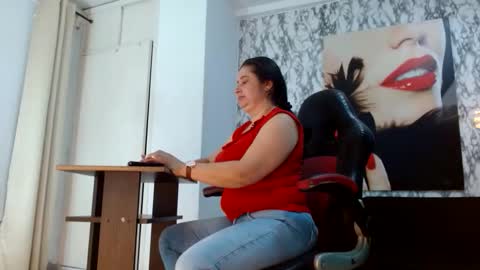 Snapshot of mariani_smith chatting on 10/08/25, 12:03 Mariani online show from 10/08/25, 12:03