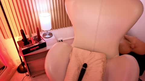 Marian Love  online show from 09/28/25, 11:04