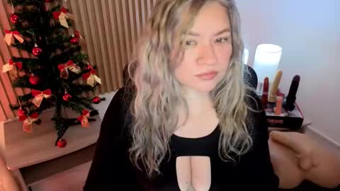 Snapshot of marianl0ve chatting on 11/29/25, 10:51 Marian Love online show from 11/29/25, 10:51
