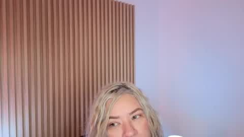 Snapshot of marianl0ve chatting on 01/12/26, 10:20 Marian Love online show from 01/12/26, 10:20
