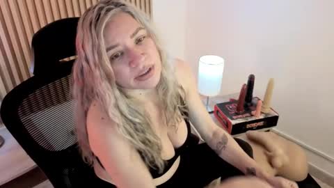 Snapshot of marianl0ve chatting on 02/03/26, 10:42 Marian Love online show from 02/03/26, 10:42