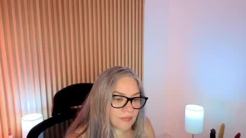 Snapshot of marianl0ve chatting on 05/05/26, 10:23 Marian Love online show from 05/05/26, 10:23