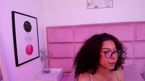 Snapshot of marianna_ray_ chatting on 02/11/25, 06:33 marianna_ray_ online show from 02/11/25, 06:33