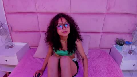 Snapshot of marianna_ray_ chatting on 02/17/25, 12:27 marianna_ray_ online show from 02/17/25, 12:27