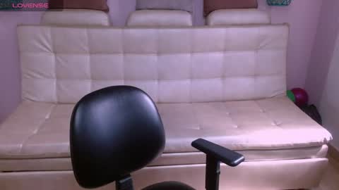 Snapshot of marianne_cam chatting on 06/03/26, 02:33 marianne_cam online show from 06/03/26, 02:33