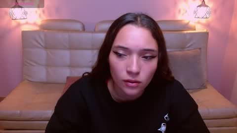 Snapshot of marianne_cam chatting on 06/11/26, 01:31 marianne_cam online show from 06/11/26, 01:31