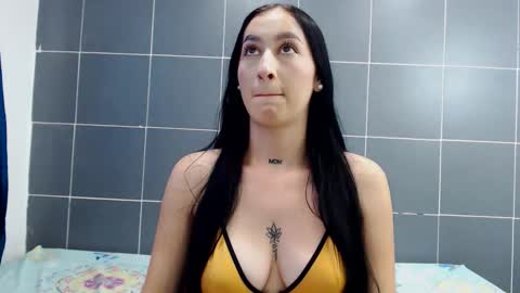 Snapshot of marianngell chatting on 10/16/25, 08:10 Mariangel online show from 10/16/25, 08:10