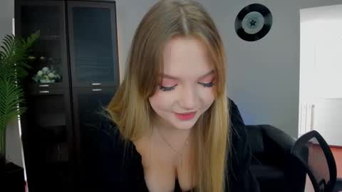 mariarobinsone online show from 10/04/25, 11:41