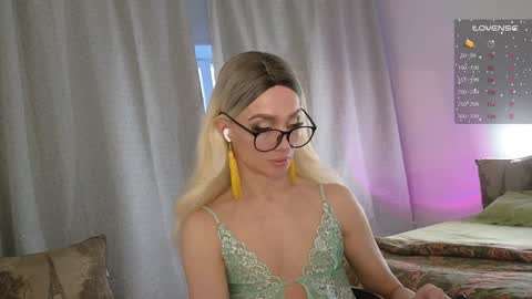 Mari online show from 01/20/25, 01:42