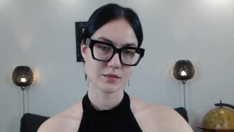 Snapshot of marie_fitch chatting on 11/08/25, 02:01 Marie Fitch online show from 11/08/25, 02:01