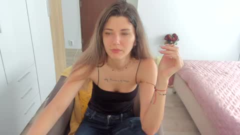 Snapshot of marie_marie03 chatting on 06/09/26, 05:41 Marie online show from 06/09/26, 05:41
