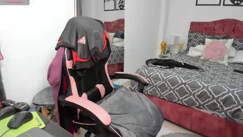 marie online show from 06/24/26, 10:42