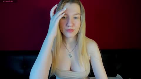 Snapshot of mariel_brown chatting on 09/19/25, 08:05 mariel_brown online show from 09/19/25, 08:05