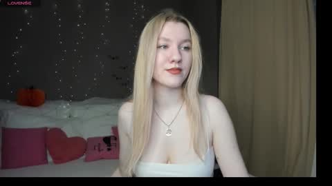 mariel_brown online show from 10/29/25, 09:11