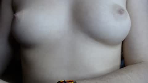 Snapshot of mariel_sins21 chatting on 12/20/24, 02:19 Mariie online show from 12/20/24, 02:19