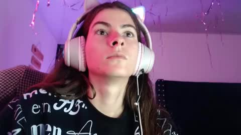 Snapshot of mariel_sins21 chatting on 01/04/25, 04:32 Mariie online show from 01/04/25, 04:32
