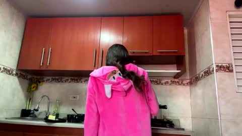 Snapshot of mariel_sins21 chatting on 01/05/25, 04:38 Mariie online show from 01/05/25, 04:38