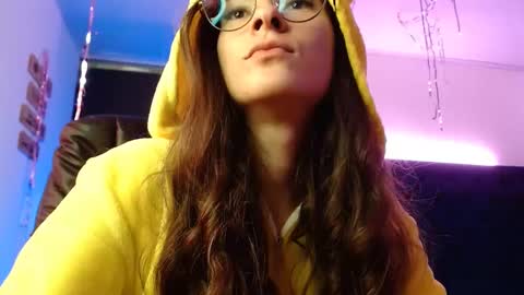 Snapshot of mariel_sins21 chatting on 01/10/25, 07:00 Mariie online show from 01/10/25, 07:00
