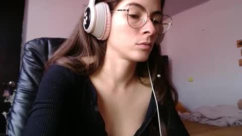 Snapshot of mariel_sins21 chatting on 02/05/25, 04:03 Mariie online show from 02/05/25, 04:03