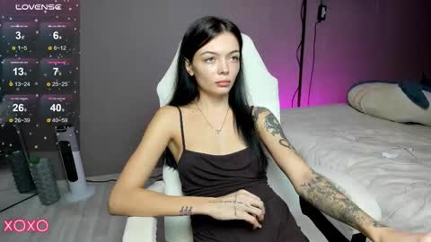 Snapshot of mariella__adams chatting on 10/11/25, 01:53 Maria  online show from 10/11/25, 01:53
