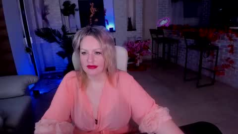 Snapshot of mariemlui chatting on 11/08/25, 03:23 mariemlui online show from 11/08/25, 03:23