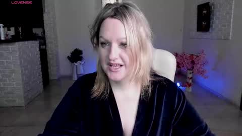 Snapshot of mariemlui chatting on 11/20/25, 08:03 mariemlui online show from 11/20/25, 08:03