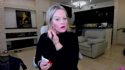 Snapshot of mariemlui chatting on 02/17/26, 07:49 mariemlui online show from 02/17/26, 07:49
