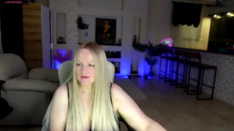 Snapshot of mariemlui chatting on 06/07/26, 01:26 mariemlui online show from 06/07/26, 01:26