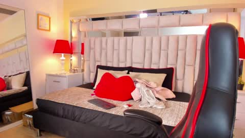 mariiahneedles online show from 01/11/25, 01:06