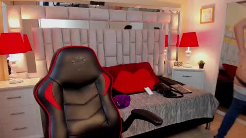 mariiahneedles online show from 02/14/25, 01:13