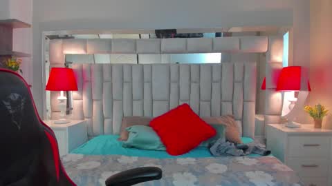 mariiahneedles online show from 10/17/25, 01:20