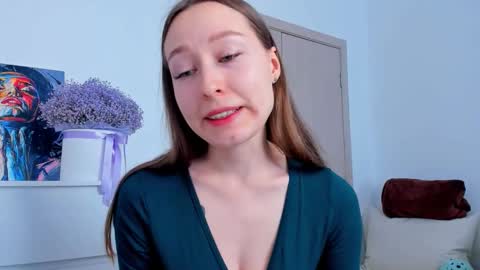 Snapshot of marilinal chatting on 10/21/25, 07:42 Marilina online show from 10/21/25, 07:42