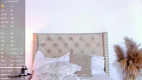 Snapshot of marilynrossy chatting on 10/30/25, 04:25 marilynrossy online show from 10/30/25, 04:25