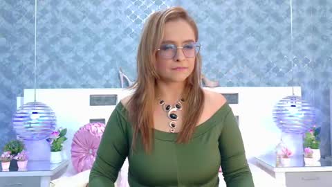 Marilyn Vega online show from 09/19/25, 08:31