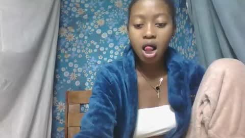 Snapshot of marinagold69 chatting on 05/17/26, 05:27 marinagold69 online show from 05/17/26, 05:27