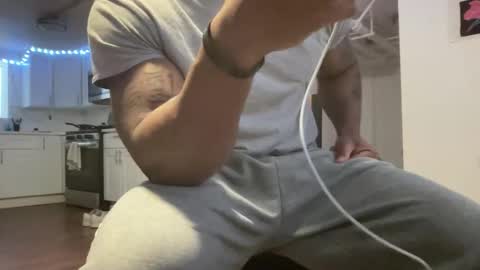 Snapshot of marineguyk19 chatting on 12/05/25, 04:14 Z online show from 12/05/25, 04:14