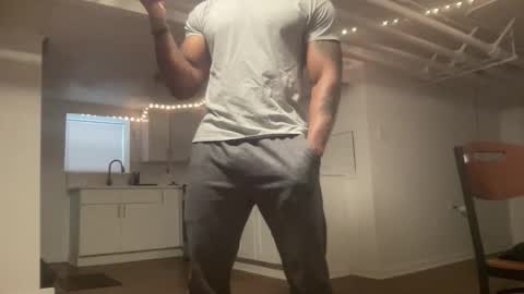 Snapshot of marineguyk19 chatting on 12/13/25, 07:53 Z online show from 12/13/25, 07:53